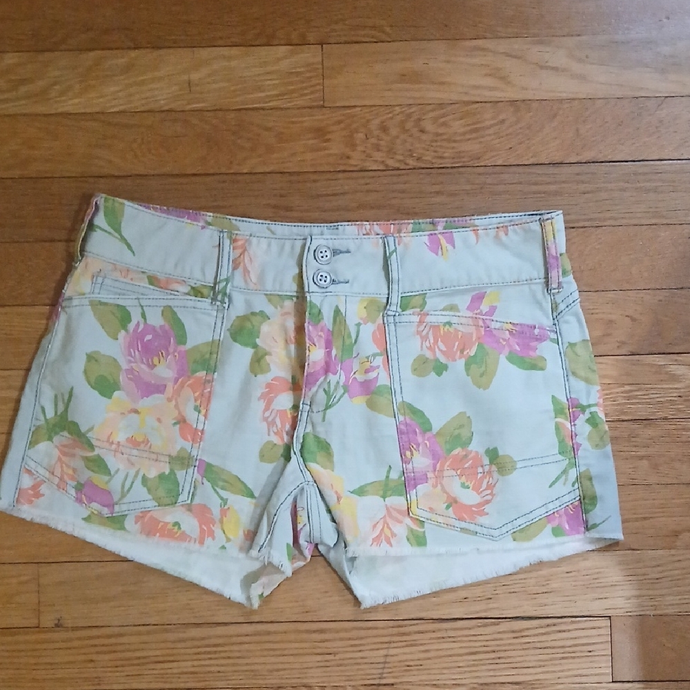 Pilcro Women's Cargo Shorts - Cream with Floral Accents